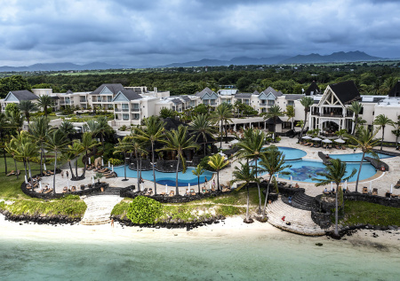 Сотни застрявших на Маврикии россиян выставили из отелей