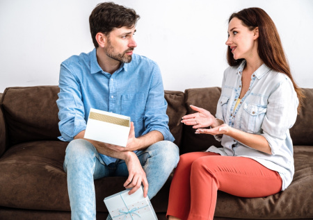 Что такое скруджинг: как распознать жадину рядом с собой