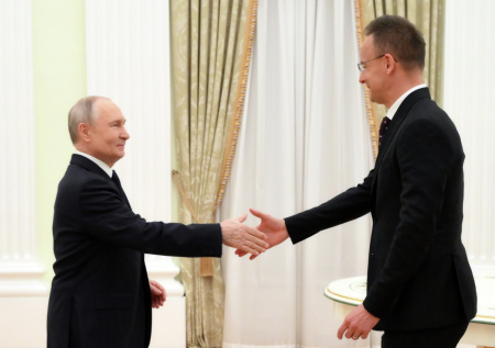 Путин встретился с главой МИД Венгрии