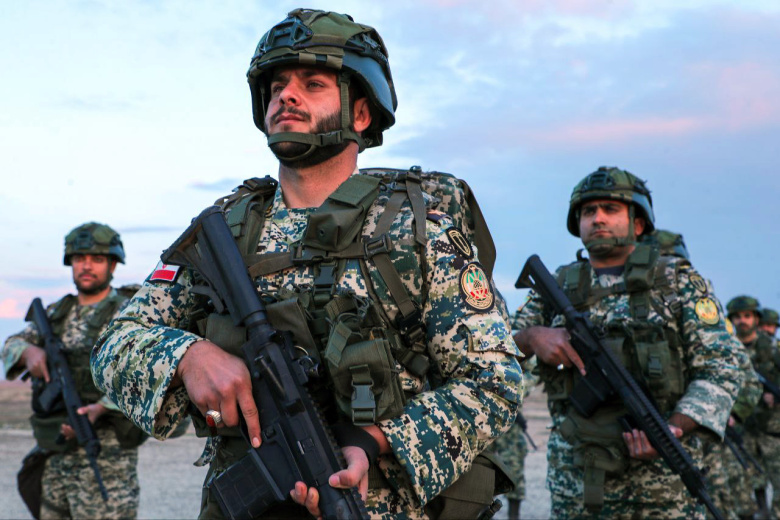 Солдаты ВС Ирана