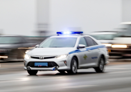 Парковку жилого дома в Москве оцепили из-за подозрительного предмета