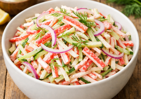 Всего три ингредиента и 15 минут: салат «Юля», который покорит гостей