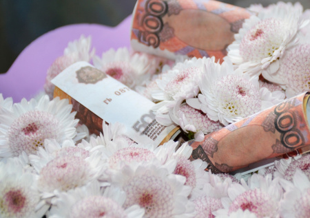 Юрист предупредила, какие подарки на 8 Марта могут расценить как взятку