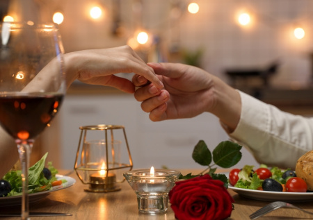 Экономист назвал вариант бюджетного подарка на 8 Марта