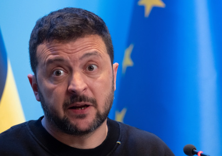 Зеленский пригрозил передать ВСУ адрес блокирующего кредит ЕС политика