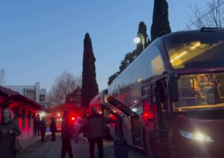 Более 250 россиян покинули Иран через границу с Азербайджаном