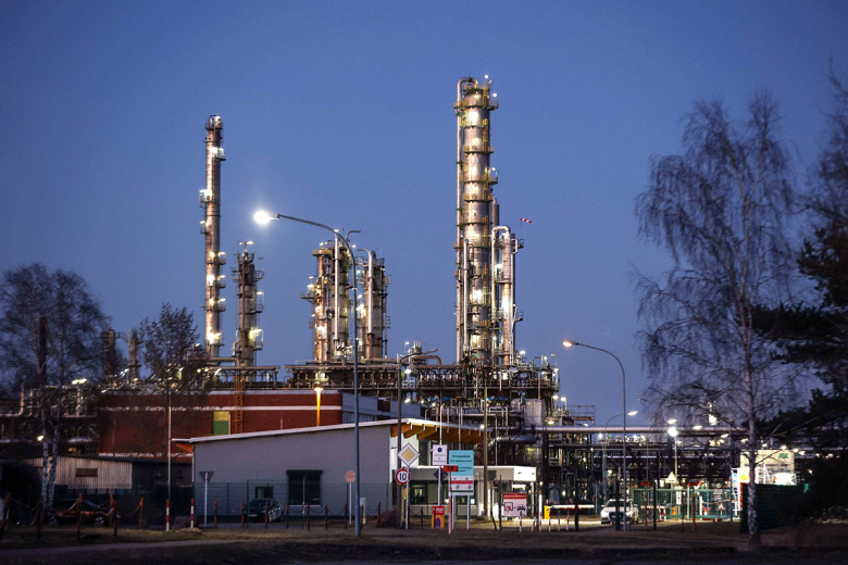 Нефтеперерабатывающий завод в Германии