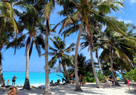 Тысячи россиян «застряли» на популярных курортах из-за эскалации в Иране