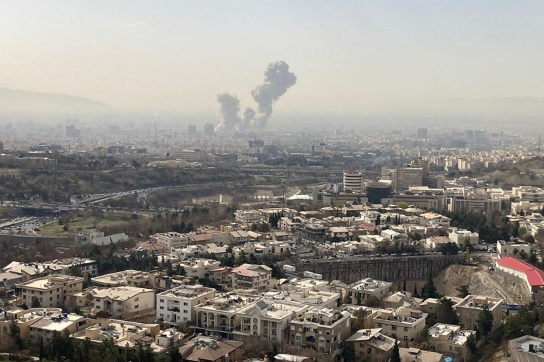 Дым после взрыва в Тегеране