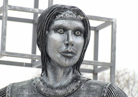 Скандальную Аленку с жутким лицом из Нововоронежа запатентовали в России