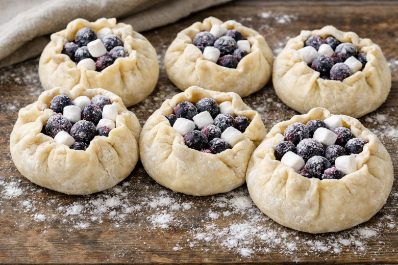 Пирожок с зефиром — такой выпечки вы еще точно не ели