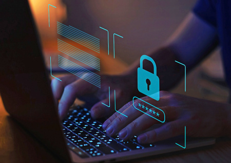 Киберэксперт предупредил о рисках хранения паролей онлайн