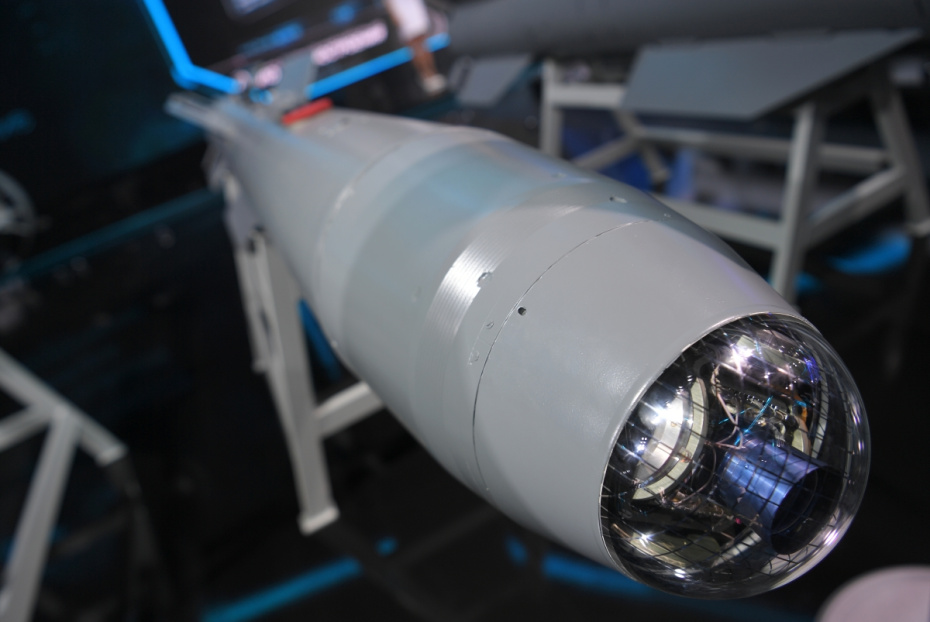 Корректируемая авиационная бомба с лазерной головкой самонаведения и осколочно-фугасной боевой частью КАБ-250ЛГ-Э