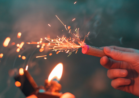 Мужчинам рассказали, чем грозит салют для любимой в честь 8 Марта