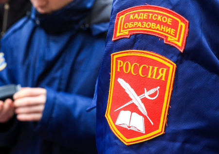 «Это что за фетиш»: командир раздевает кадетов из-за царапины на двери