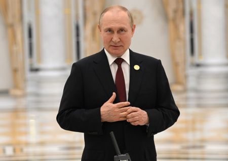 Путин поздравил российских женщин с наступающим 8 Марта