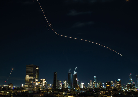 Женщин в Израиле поздравили с 8 Марта под обстрелами