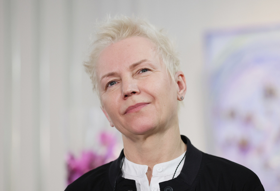 Певица Светлана Сурганова на открытии выставки народной артистки РФ Елены Яковлевой в рамках специального благотворительного проекта «Вне роли».