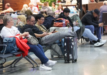 Стало известно, скольким россиянам удалось покинуть Ближний Восток