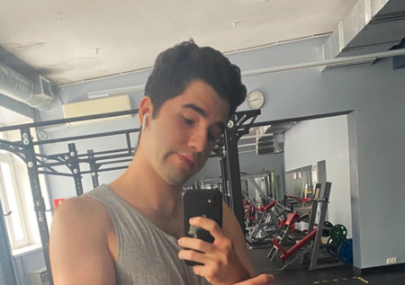 «Я бы тебя зацеловал»: звезду «Новеньких» обвинили в домогательствах