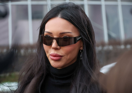 Оксана Самойлова в «голом» платье произвела фурор на улицах Парижа