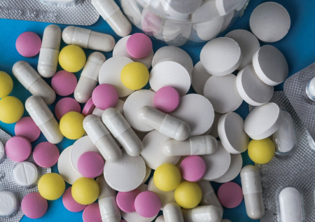 Врач назвал последствия передозировки витаминами