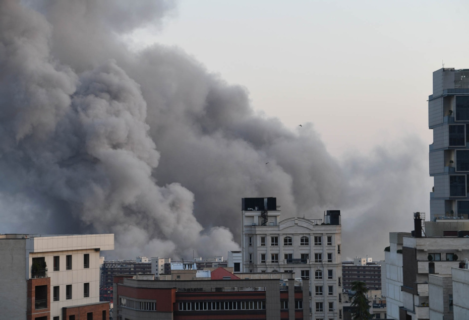 Дым после взрыва в Тегеране, Иран