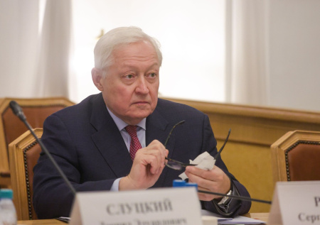 Рябков объяснил отказ публично обсуждать контакты с США по Украине