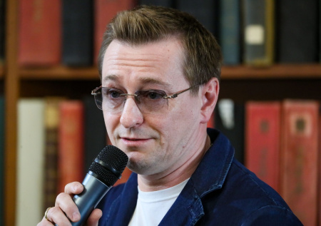 «Вытащил театр из небытия»: критик объяснила, почему Безрукову доверили МХАТ