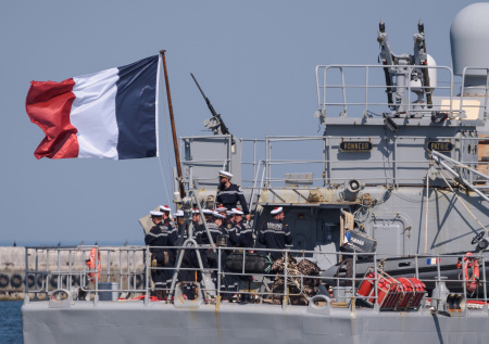 Более 50 связанных с Францией кораблей застряли в Персидском заливе