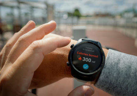 Раскрыто, можно ли ориентироваться на фитнес-часы при подсчете калорий