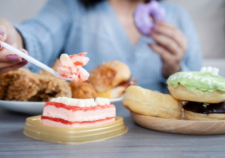 Диетолог ответила, может ли еда влиять на уровень тревожности