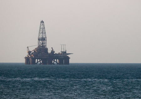 Дмитриев обсуждает с США ослабление санкций в отношении нефти