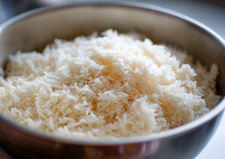 Рис получится рассыпчатым, как в ресторане: запомните простые пропорции воды и способ варки