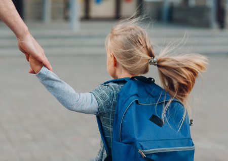 Родственники проиграли «войну» с чиновником за опекунство над сиротой