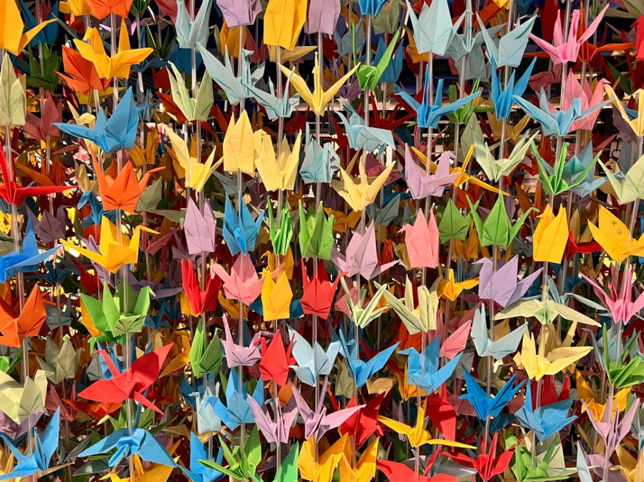 Как сделать оригами-журавлика: инструкция для новичков бумажного искусства