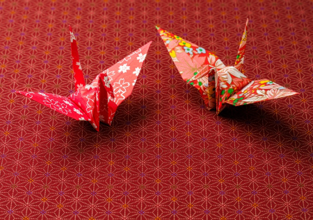 Как сделать оригами-журавлика: инструкция для новичков бумажного искусства