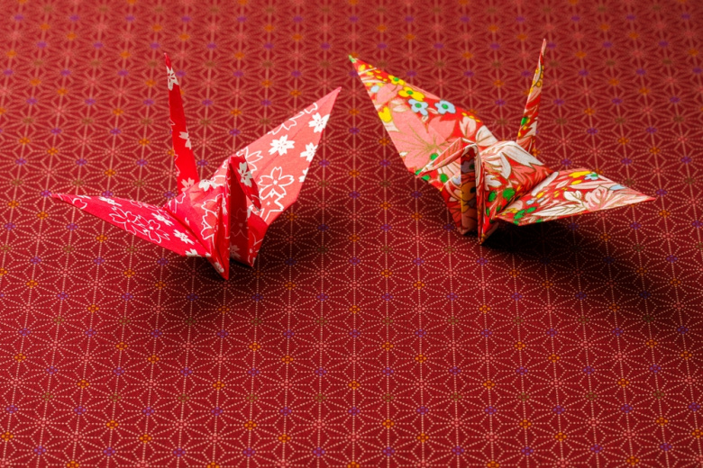 Как сложить бумажного журавлика — пошаговая подсказка для красивой работы