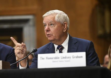 В США раскрыли, кто подтолкнул Трампа к операции в Иране