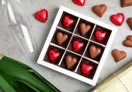 Стало известно, сколько мужчины тратят на подарок к 8 Марта