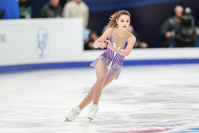 Софья Самодурова выступает в произвольной программе женского одиночного катания V этапа «Гран-при» по фигурному катанию в Москве