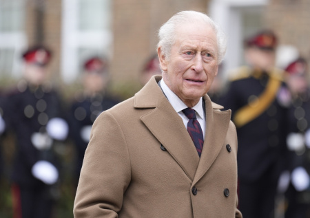 Карл III решил лишить брата права на трон