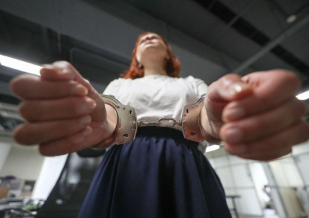 Турецкую певицу задержали за оскорбление Эрдогана