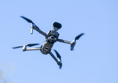 Пропавших в Звенигороде детей начали искать с помощью дронов и вертолета