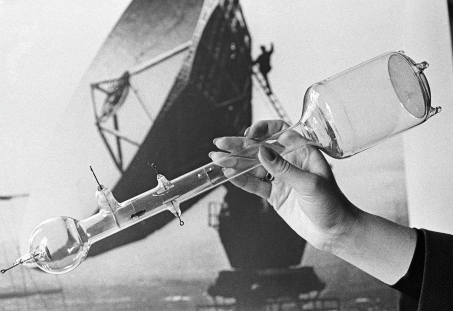 Модель приёмной электронной телевизионной трубки, созданной Борисом Розингом