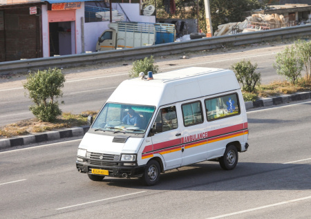 Мужчины изнасиловали 90-летнюю женщину до разрыва органов