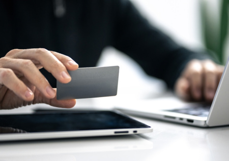 Крупнейший банк Швеции «отрезал» эстонцев от российских виз