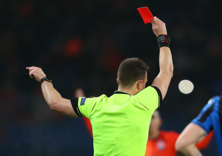 Бразильские футболисты получили 23 красные карточки за одну игру