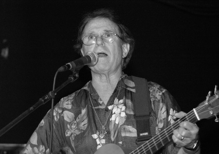 Умер легендарный автор хита Вудстока Джо Макдональд