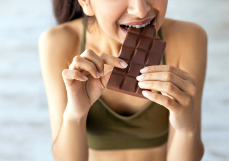 Врач порекомендовал изменить рацион для повышения настроения весной